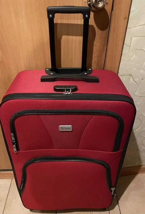 Чемодан большой на колесах