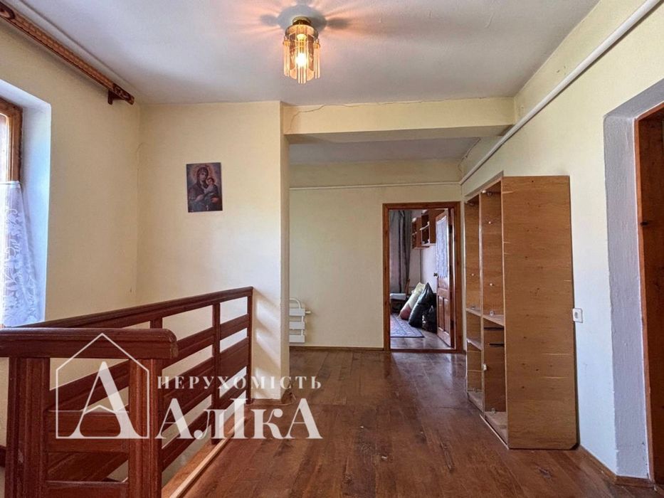 Продам 2-поверховий будинок в хорошій локації