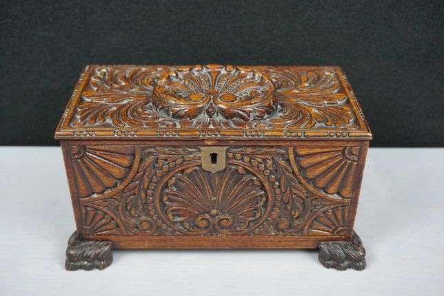 Szkatułka ręcznie rzeźbiona z pozytywką Thorens pudełko na biżuterię