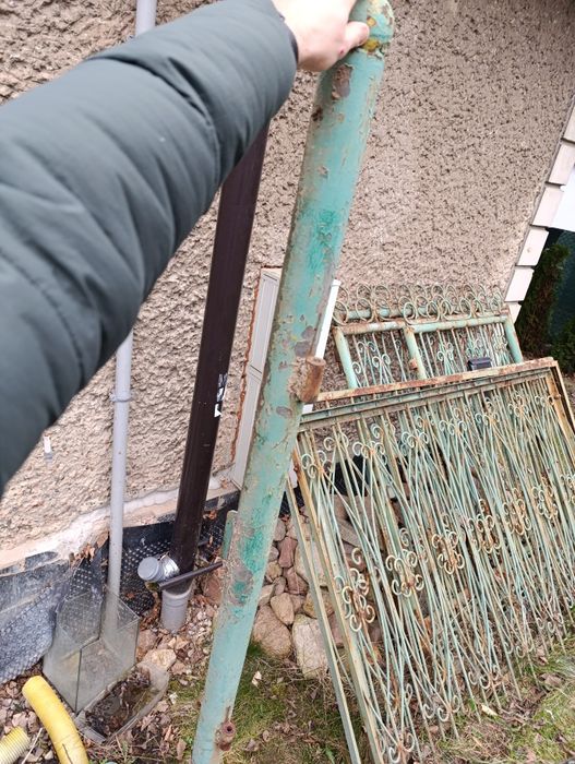 Stare ogrodzenie PRL + brama i furtka