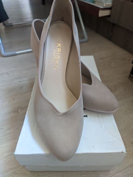 Buty na obcasie r.40