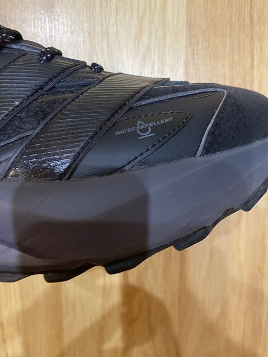 Продам кроссовки adidas