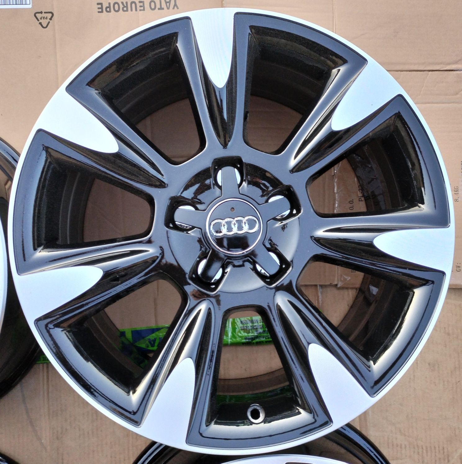 Felgi Oryginał Audi A3 A4 A5 A6 A8 7,5x17 ET28 5x112 8K0