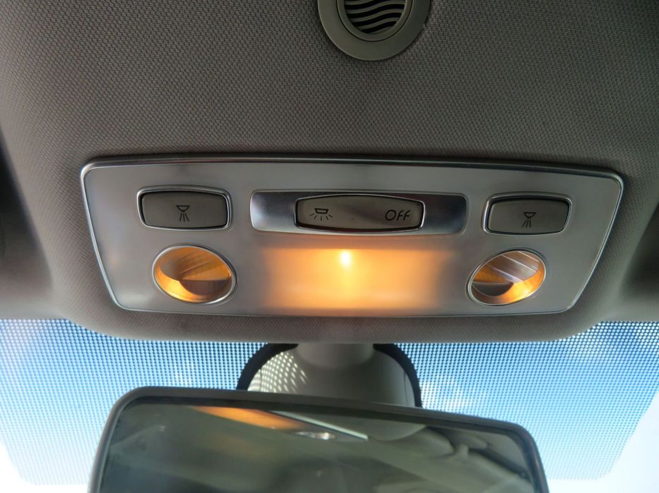 LAMPKA PODSUFITKI PRZEDNIA OŚWIETLENIE KABINY LAGUNA III PH1  RENAULT 2007-2012