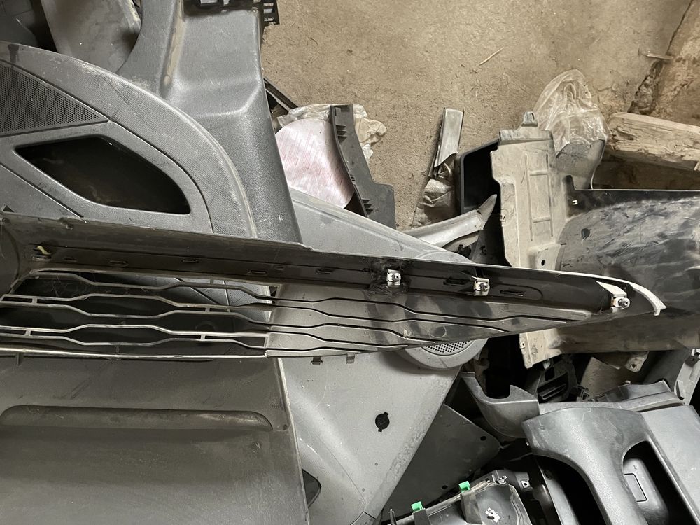 Решітка решетка радиатора Fiat Doblo 15-22