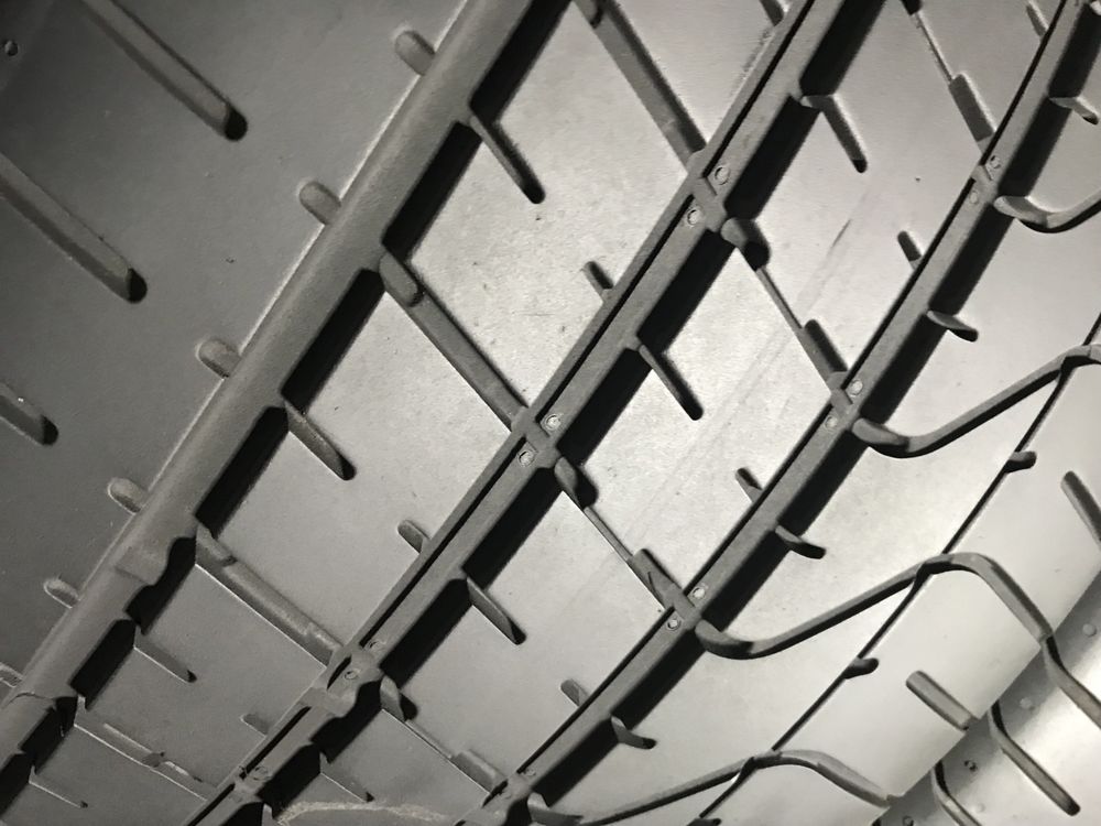 Шины б/у лето 255/40 19 Pirelli Pzero