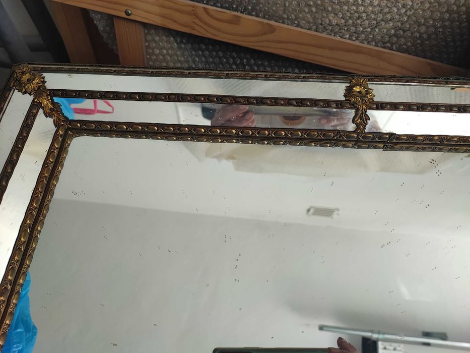 Espelho tipo Veneziano, de linhas simples