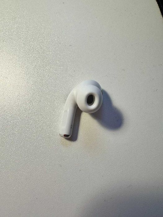 Оригінали в магазині Airpods Pro 2 правий А3047, лівий А2699 та кейс