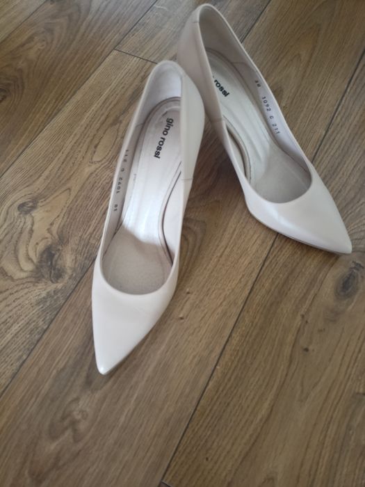 Gino Rossi Savona beżowe czółenka szpilki 38 ślubne