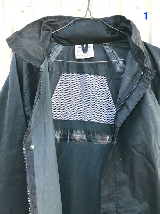 Fatos impermeáveis / fatos de oleado em bom estado