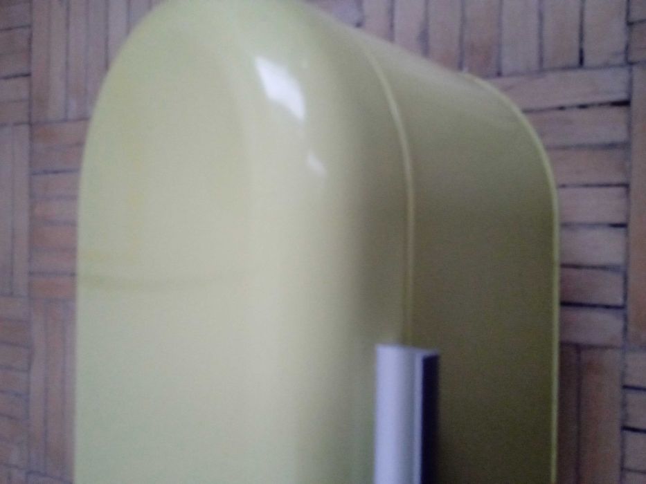 duże żółte metalowe pudełko/kuferek  na kosmetyki