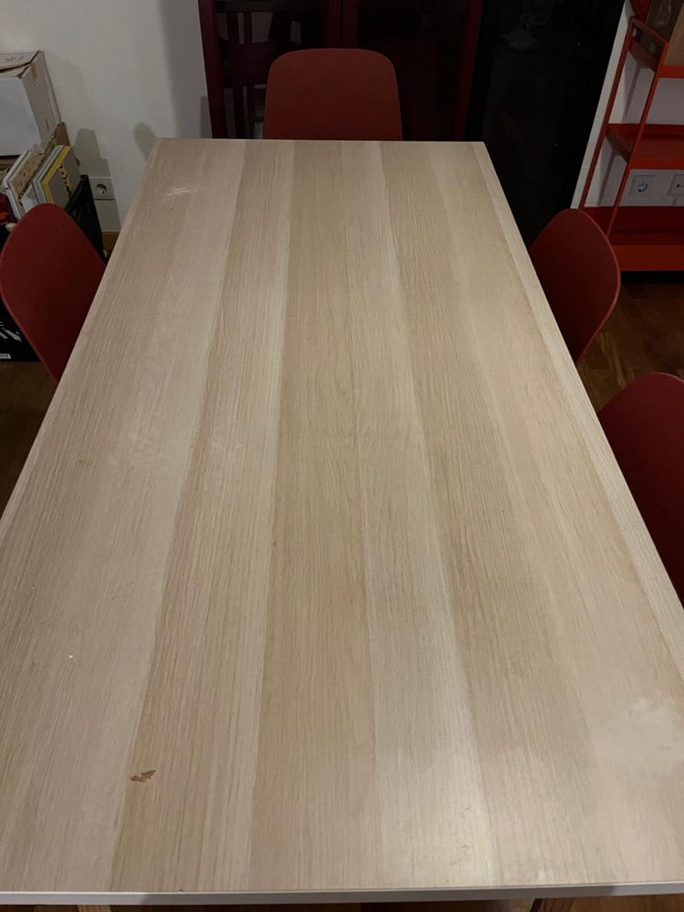 Mesa com cavaletes ajustáveis