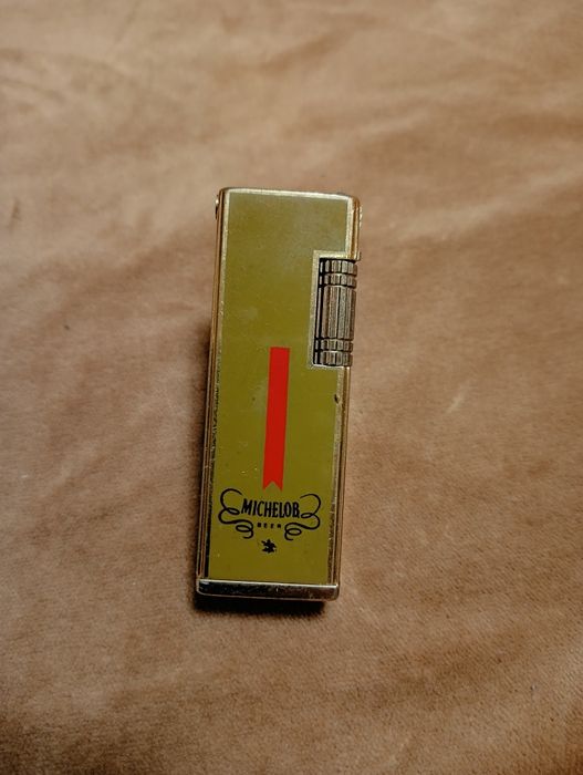 Зажигалка газовая винтажная.