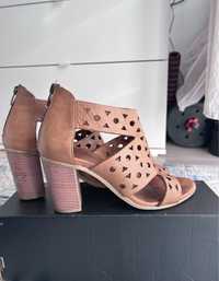 Skórzane sandały damskie Venezia brązowe na obcasie rozmiar 37