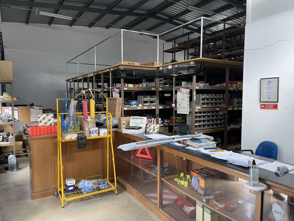Armazém para aluguer ou venda