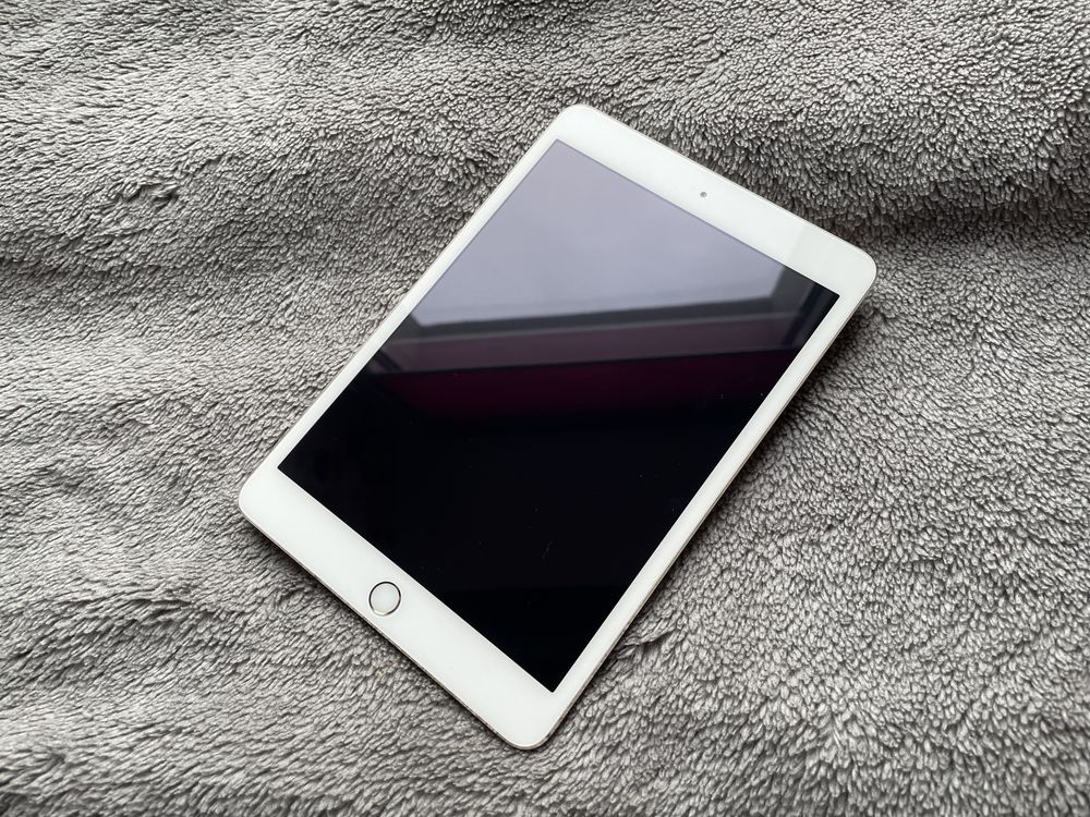 Продам iPad mini 3 16 gb Gold