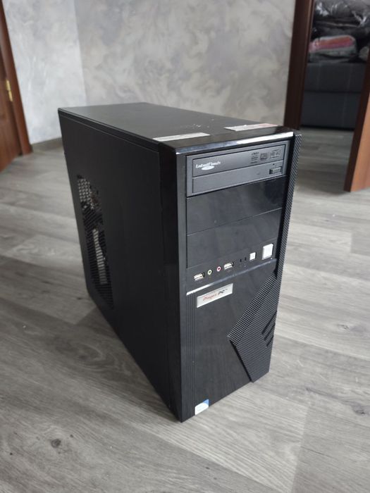 Корпус для ПК, компьютера + дисковод.