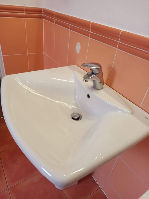 Umywalka z postumentem