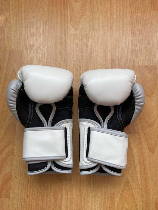 Боксерские перчатки Everlast Powerlock Training Gloves White
