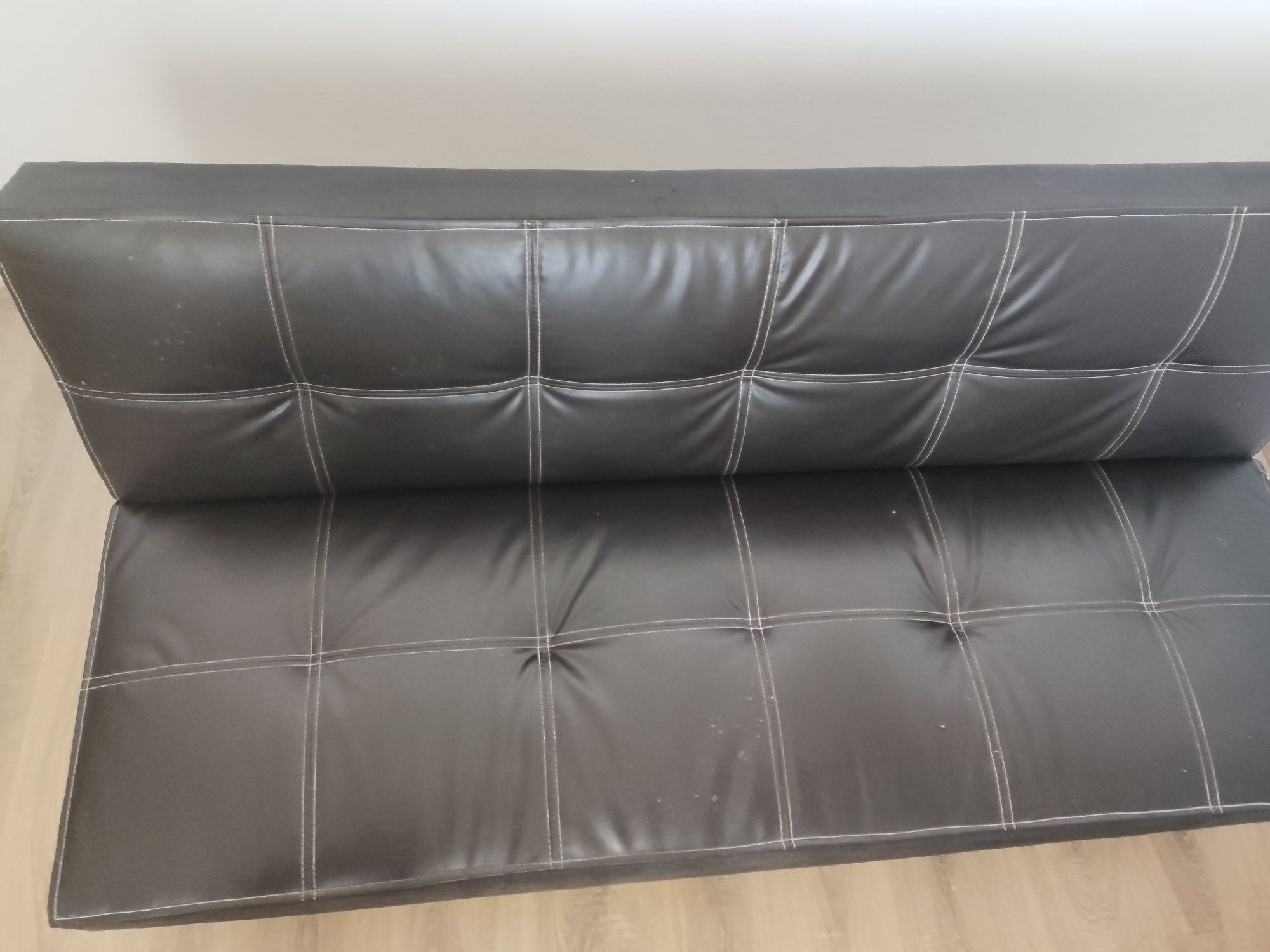 Sofá cama em napa