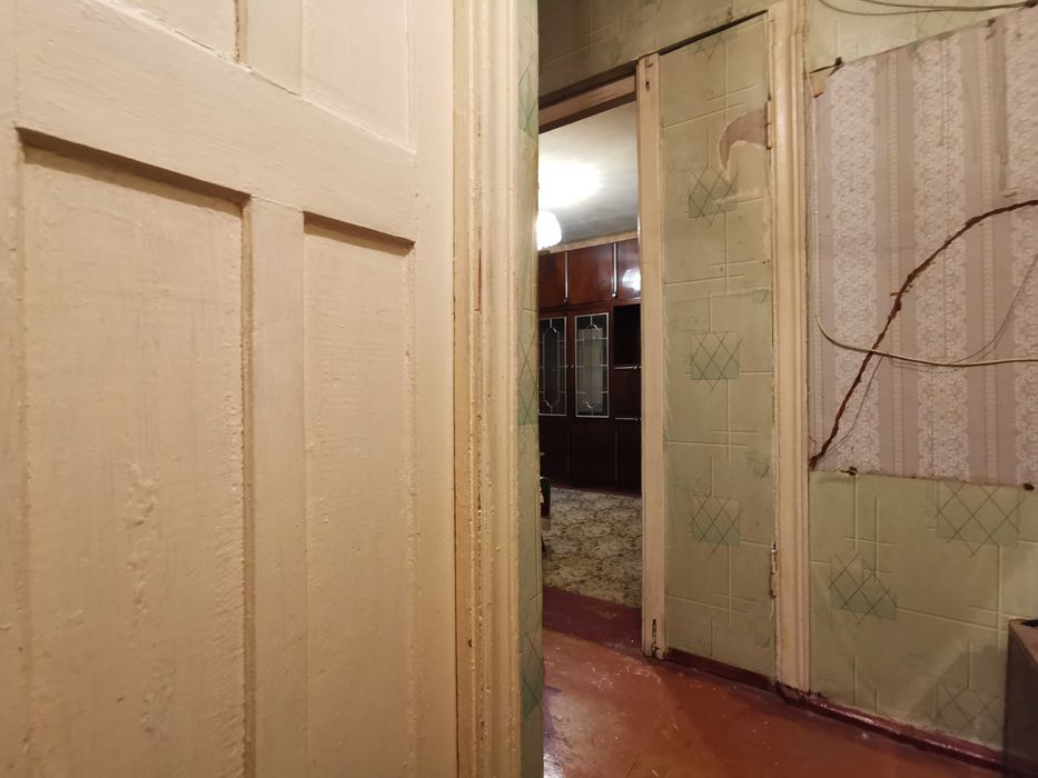 Квартира з трьома кімнатами і підвалом 2 поверх цегляного будинку RD