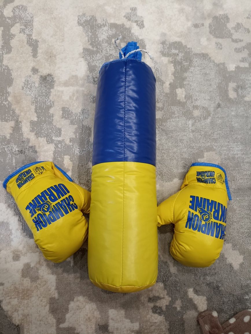 Боксерська груша з рукавичками для боксу Україна