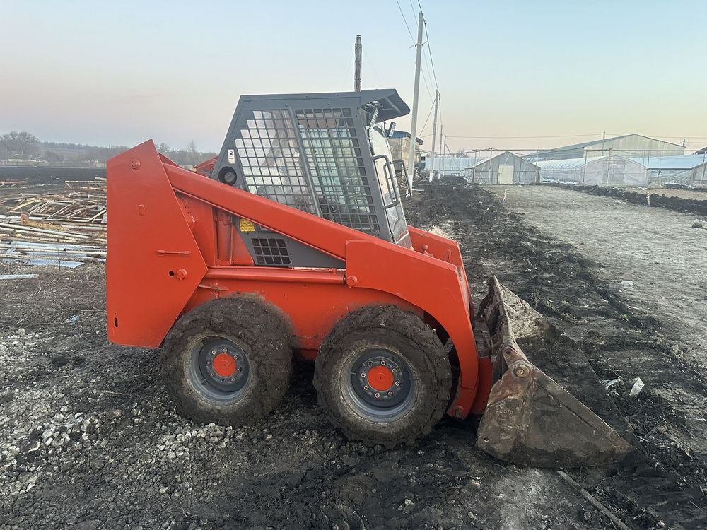 Продам мини погрузчик Bobcat 843