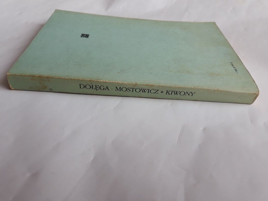 Kiwony; Tadeusz Dołęga Mostowicz
