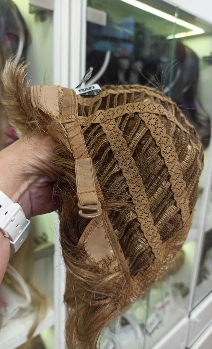 Krótka męska peruka  AleX jasny brąz -Nessaja salon peruk Kraków