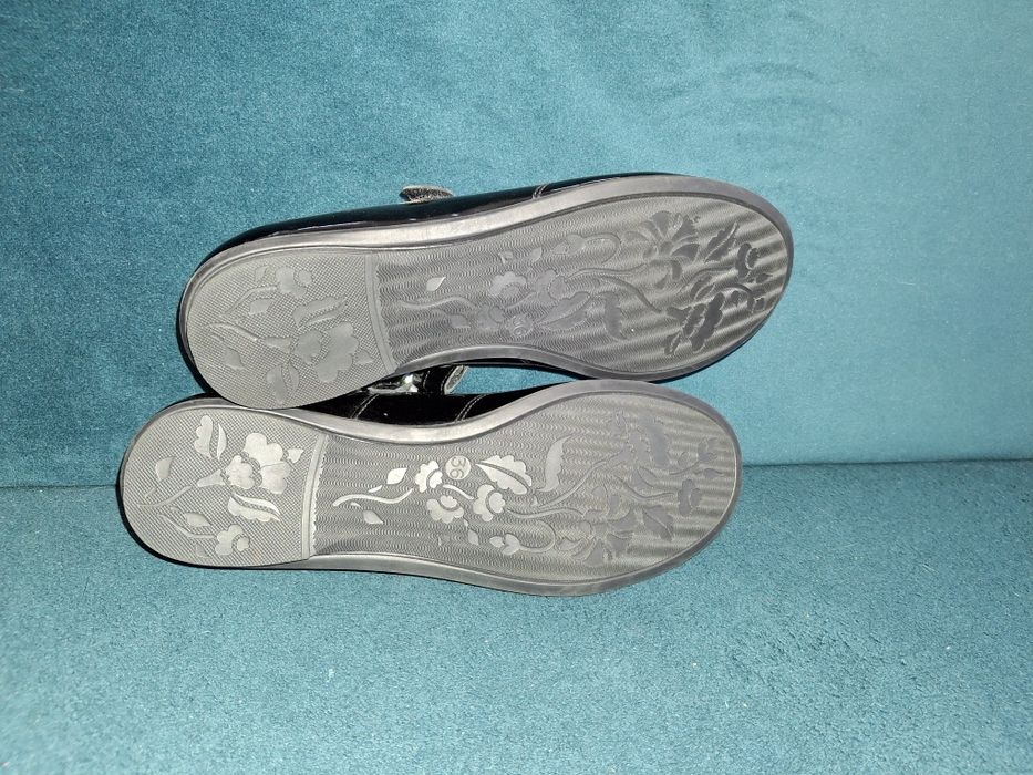 Nowe piękne czółenka dziewczęce Bartek 36