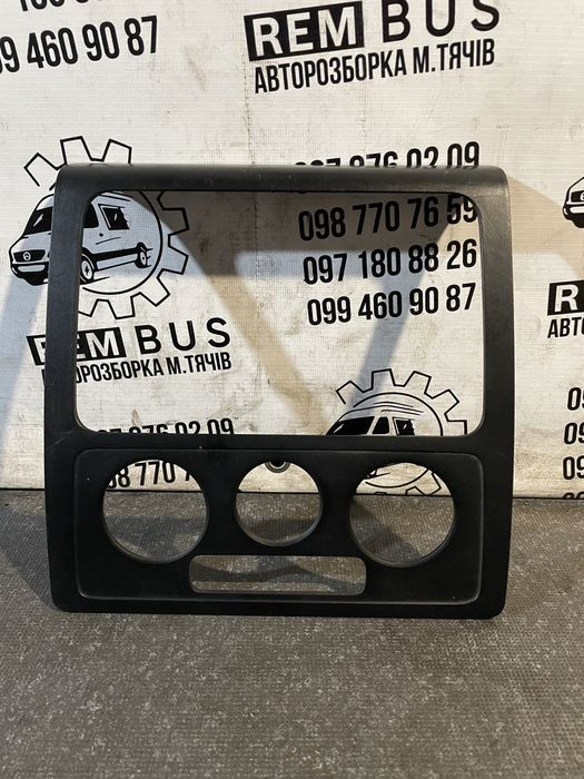 Накладка торпедо центральна під кондиціонер VW Caddy