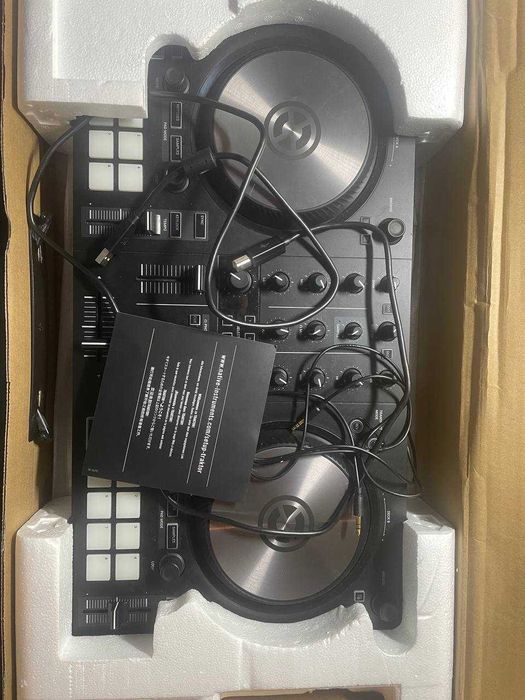 Dj контролер Native Insturments Traktor S2 MK3