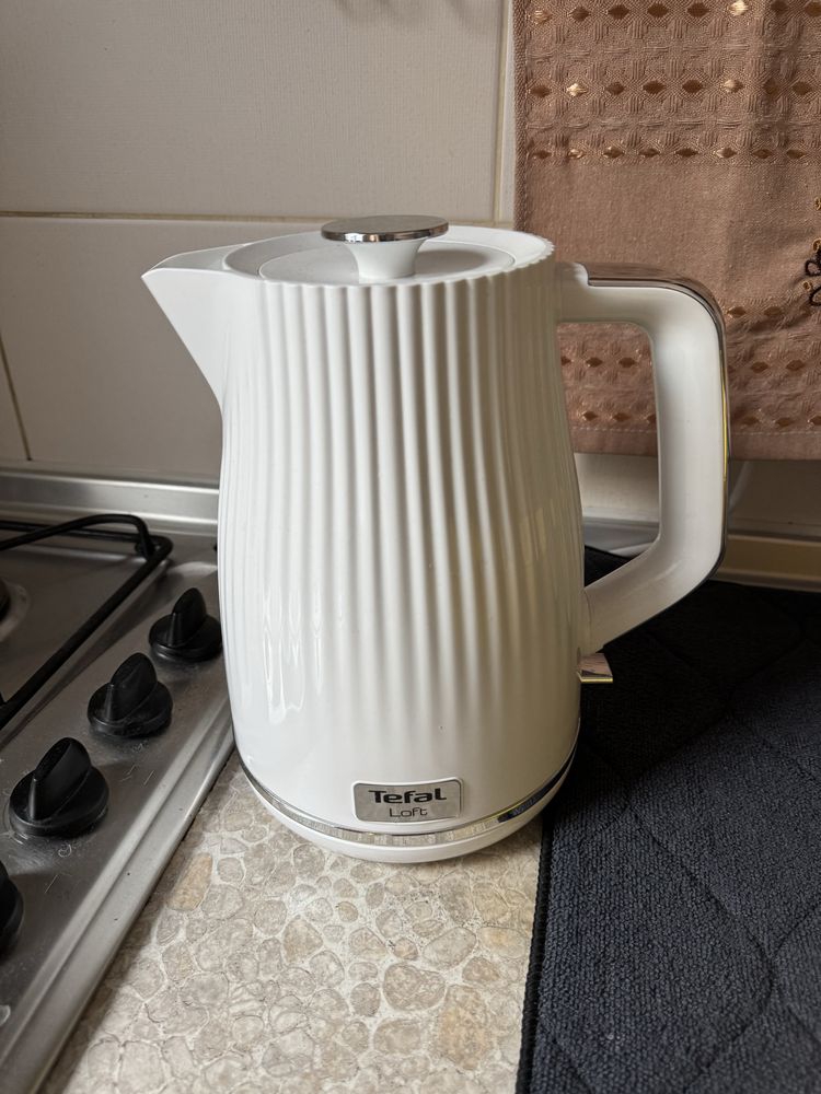 Електрочайник Tefal LOFT KO250130