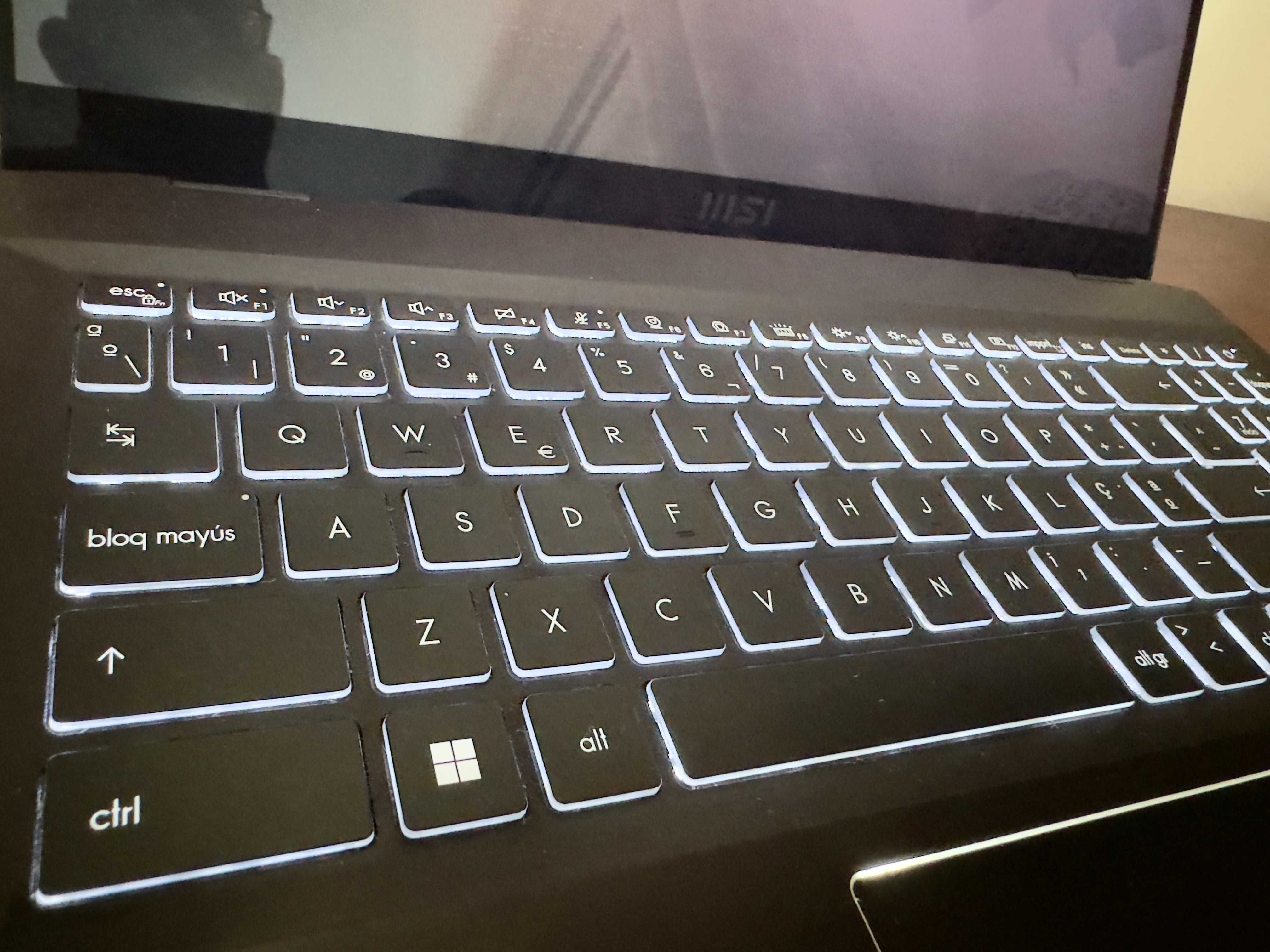 MSI Summit E16 Flip 16" 2.5K Tactil|i7-1360P|32Gb Ram|Ssd 1Tb|RTX4050|