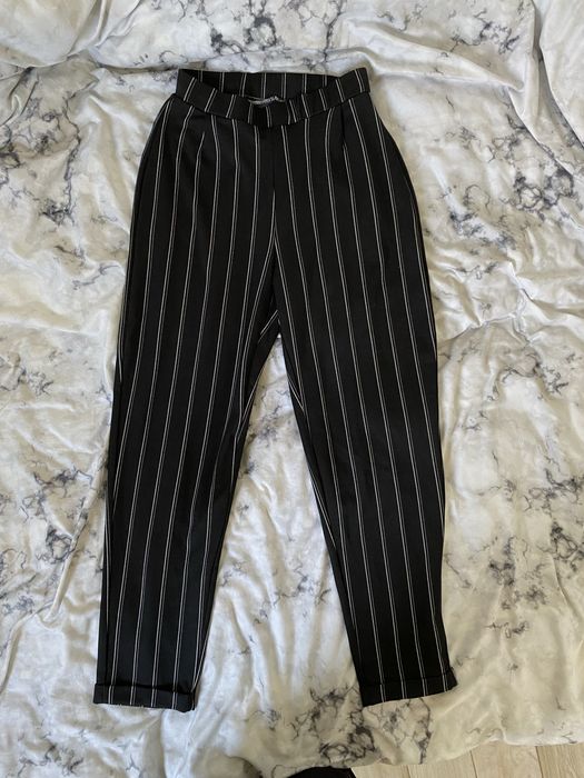 Eleganckie spodnie materialowe/cygaretki/ garniturowe w paski