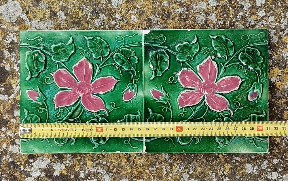 Duo de azulejos do início século xx