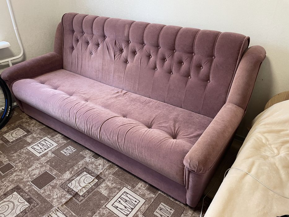 Диван в хорошому стані
