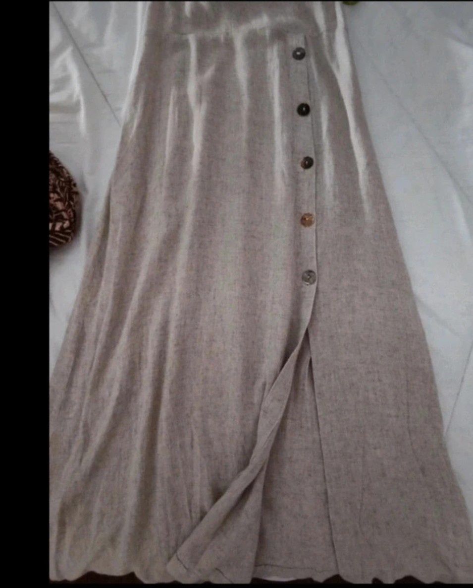 Vestido linho midi com botões e abertura