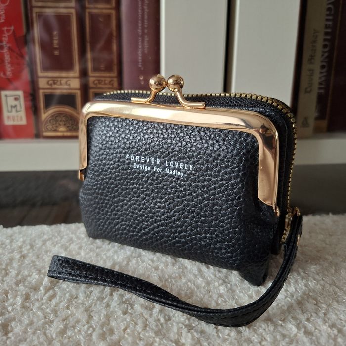 Nowy elegancki portfel