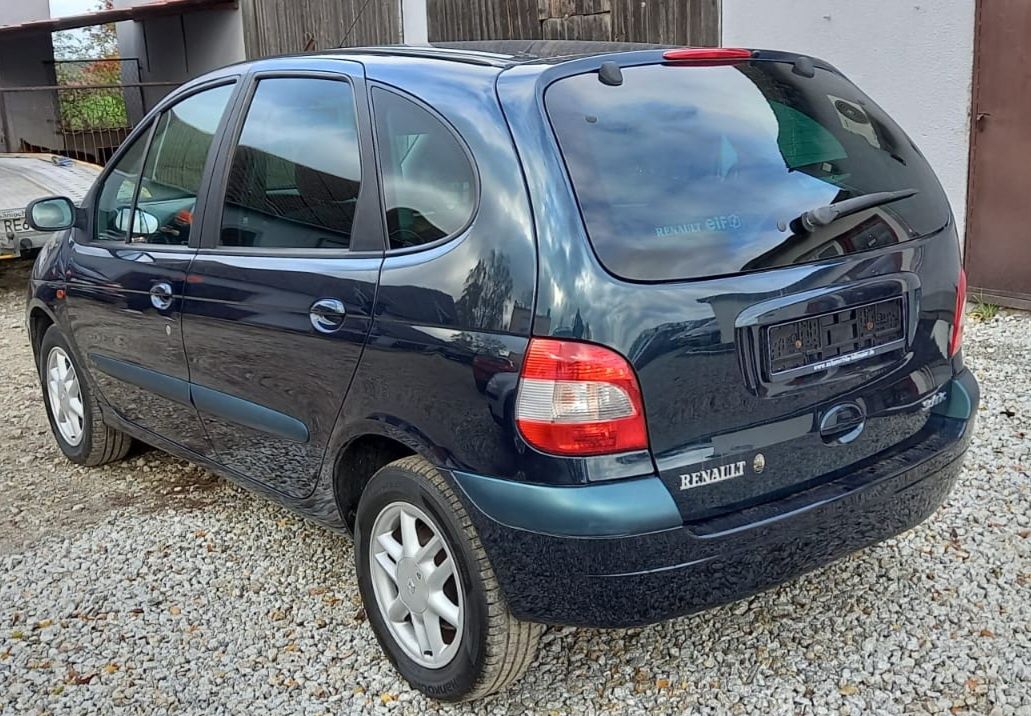 Sprzedam Scenica 1.6 16 v  2003 r