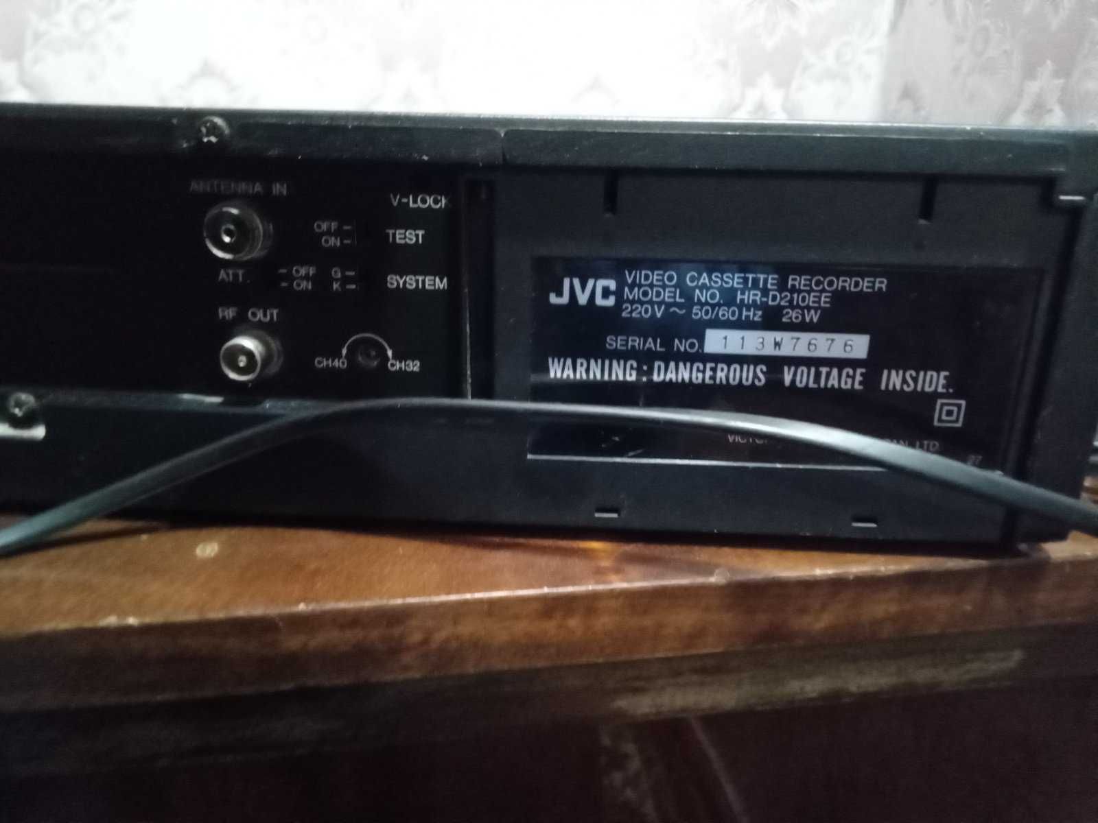 Видеомагнитофон  JVC