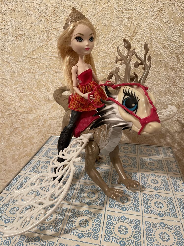 Лялька Apple White Ever After High Эпл Вайт с драконом