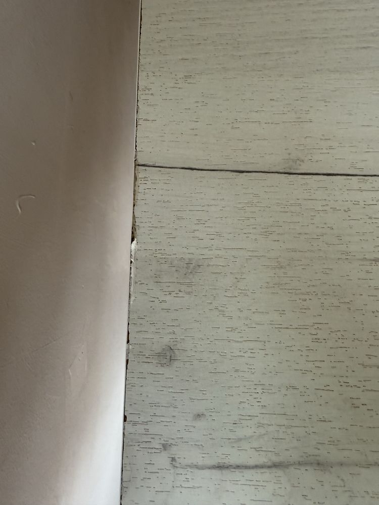 Stół 160x90 bialy z szarymi sękami, drewniane nogi