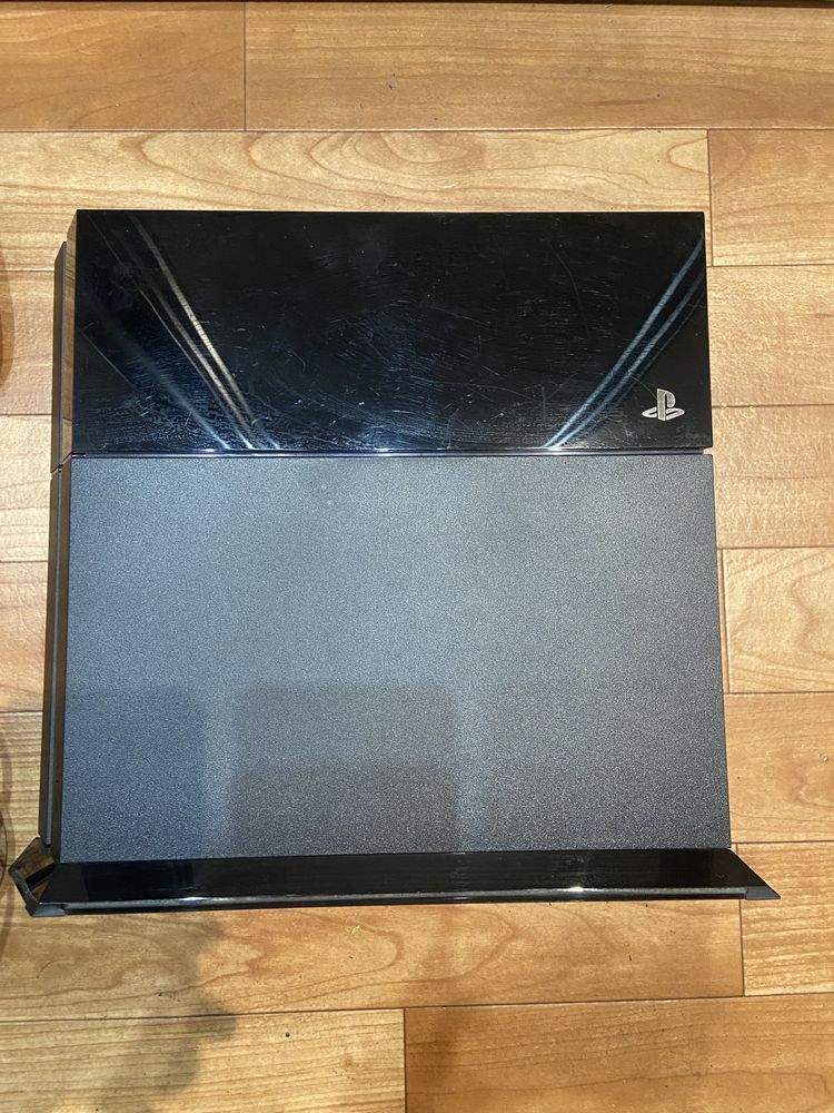 Playstation 4 500gb + 2 dualshock + зарядная станция