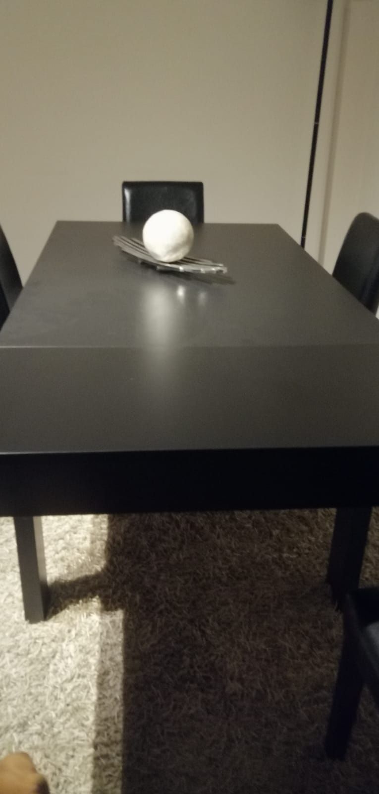 Mesa de sala preta com 4 cadeiras