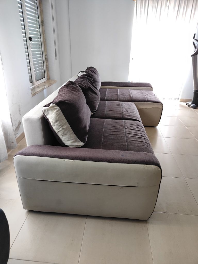 Sofá com chaise longue