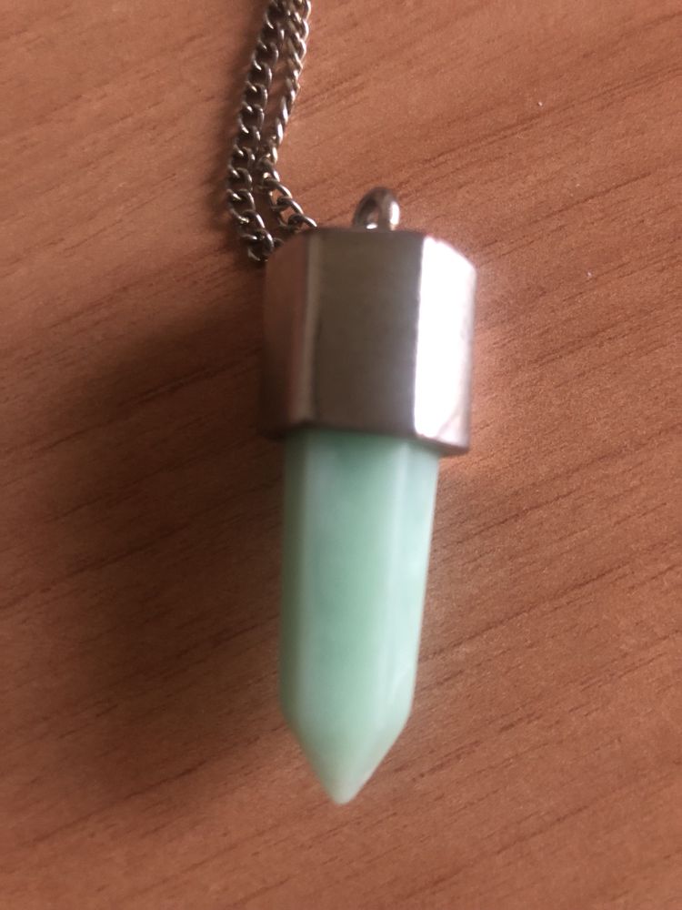 Colar/pêndulo com cristal