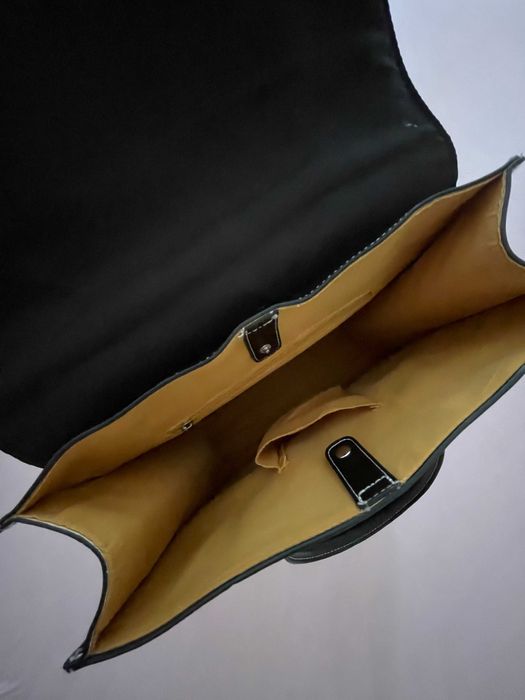 Продам рюкзак  черного цвета из эко кожи.