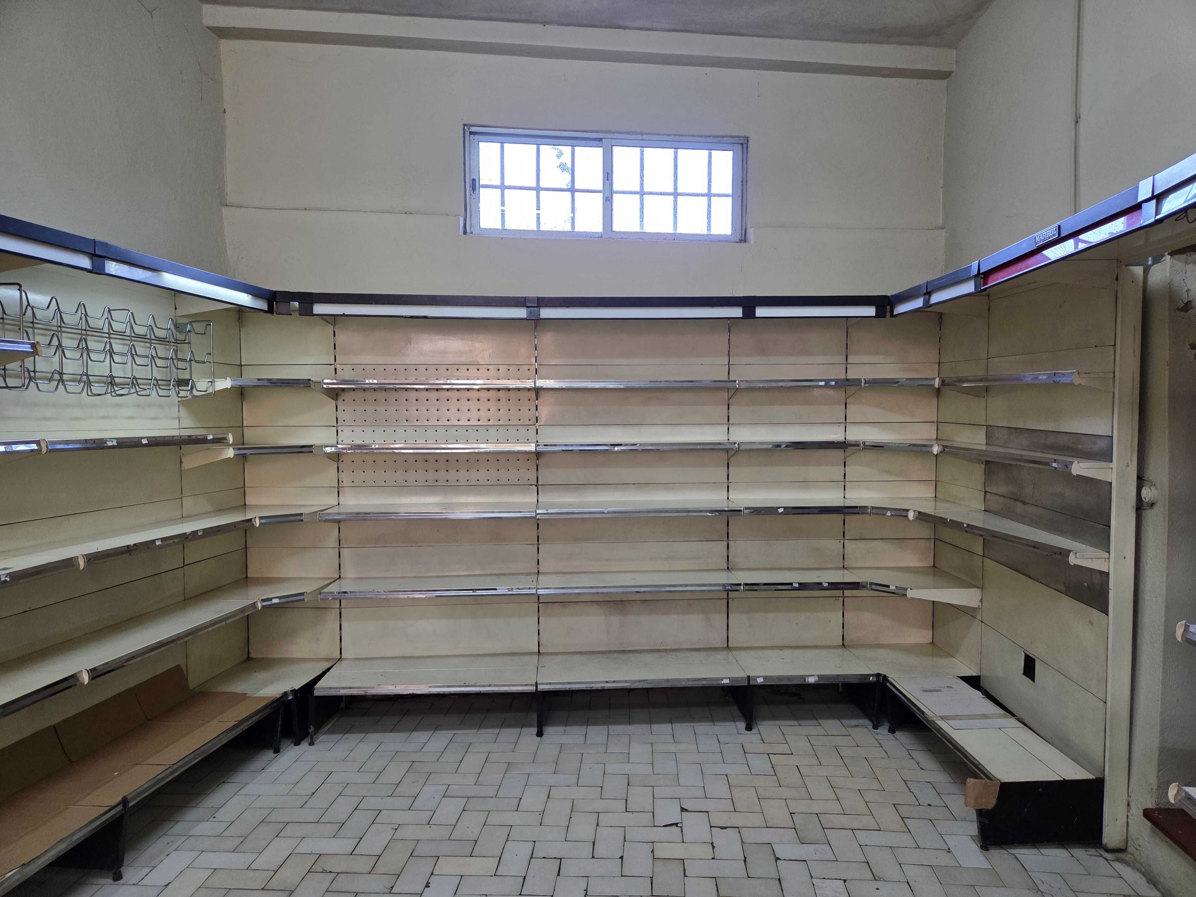 Estantes e Parteleiras metalicas de supermercado