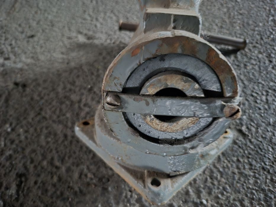 Слюсарні лищата великі